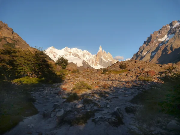 Cerro torre needle peak in park los glaciares in patagonia — стоковое фото