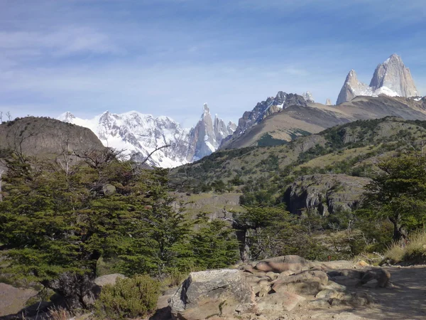 Panorama montañoso patagónico en el parque de los glaciares — Foto de Stock
