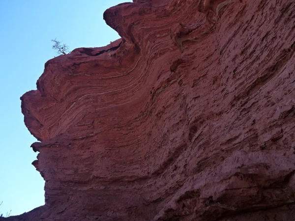 Detalhe de uma formação de rocha vermelha na serra de las quijadas na argentina — Fotografia de Stock