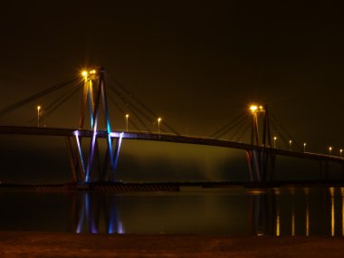 Parana Nehri üzerinde gece köprü