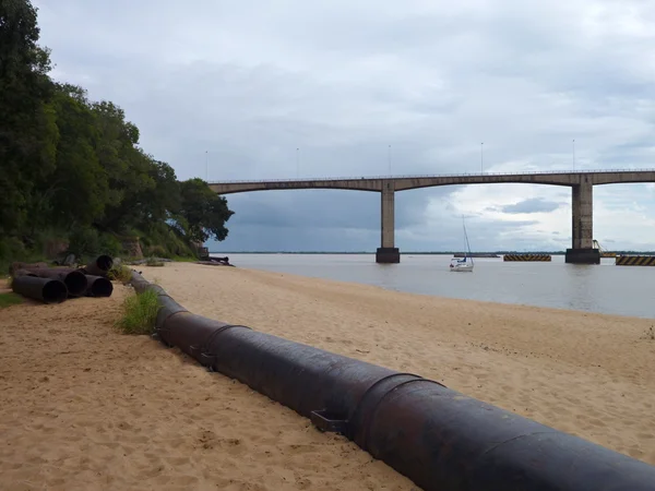 Ponte sobre o rio paraná em corrientes na argentina — Fotografia de Stock