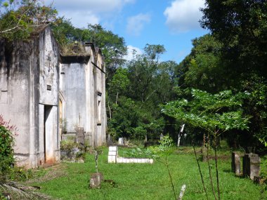 terk edilmiş mezarlıkta eski Cizvit görevler Arjantin kalıntıları