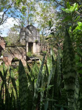 terk edilmiş mezarlıkta eski Cizvit görevler Arjantin kalıntıları