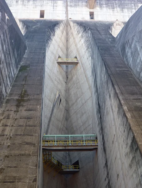 Ogromne struktury betonu Tama itaipu — Zdjęcie stockowe