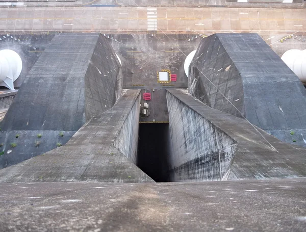 Ogromne struktury betonu Tama itaipu — Zdjęcie stockowe