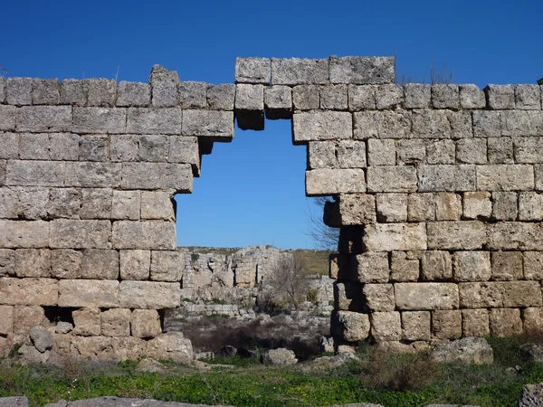 Damager arch in perge ruins — Stock Photo, Image