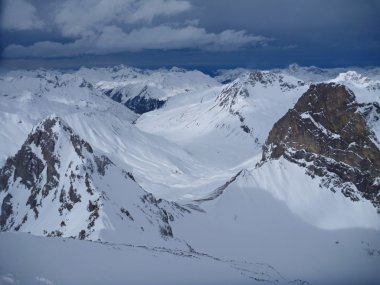 Kış dağ panorama st. Anton am arlberg