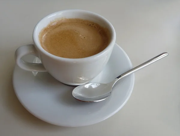 Šálek čerstvé chutné kávy — Stock fotografie