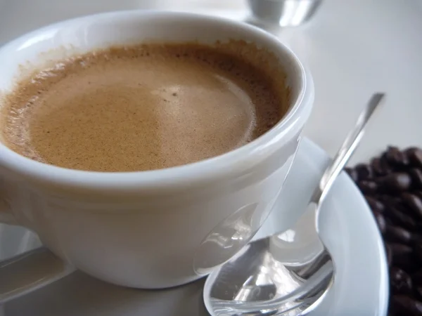 Taza de café fresco y sabroso — Foto de Stock