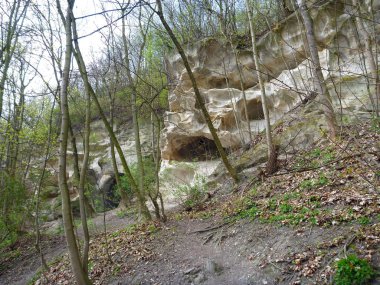 kumtaşı kaya oluşumu fantastik şekillerle