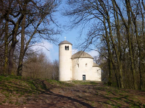 Chappel för st george på toppen av berget rip i Tjeckien — Stockfoto