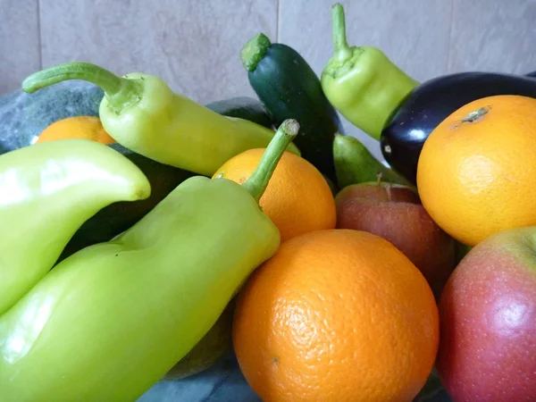Mezcla de verduras frescas y coloridas saludables — Foto de Stock