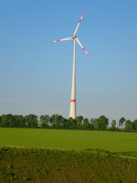 Rüzgar enerji santrali kırsal manzara — Stok fotoğraf