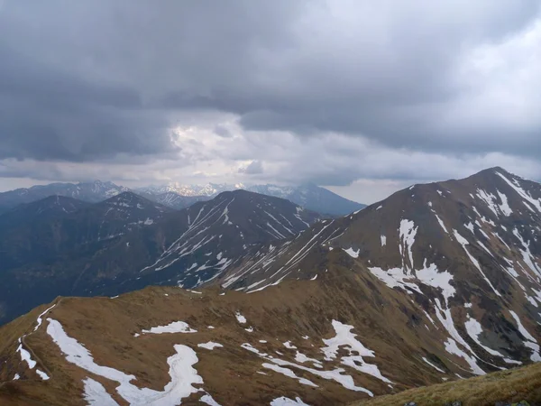 Montañas de Tatry en Eslovaquia en primavera — Foto de Stock