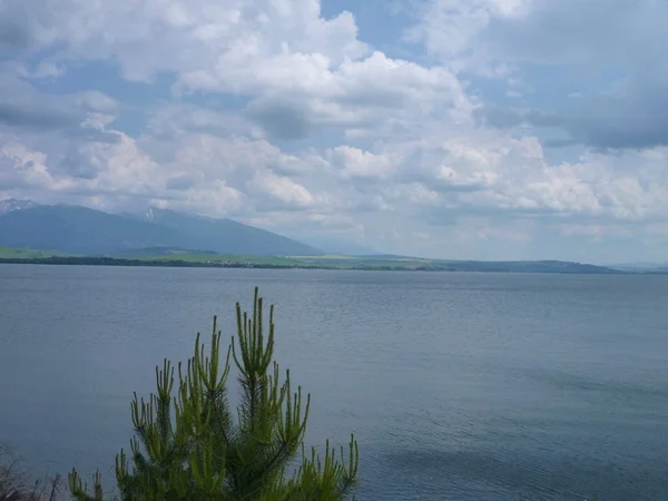 Damm Liptovska mara in der Slowakei — Stockfoto