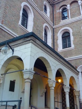 eski bir bina eski kasa arcade