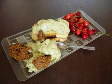 kek dondurma ve kiraz