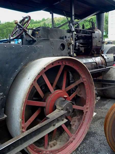 Большая старая историческая паровая машина — стоковое фото