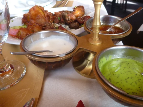在印度餐馆的新鲜餐 — 图库照片