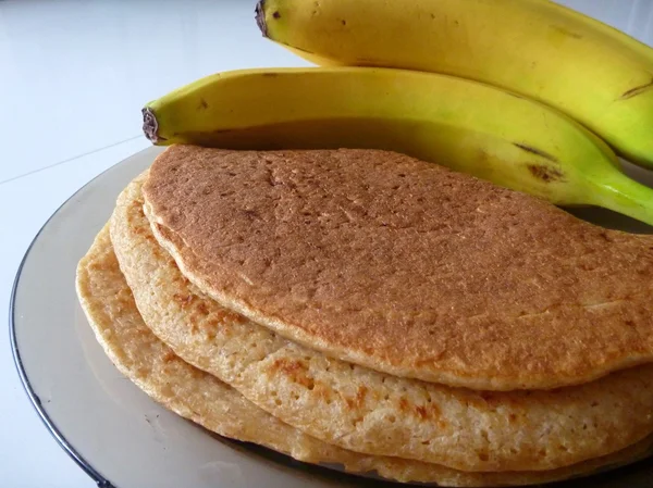 Zubereitung von hausgemachten Bananen-Pfannkuchen — Stockfoto