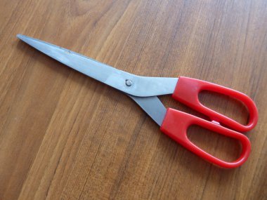 scisors kırmızı plastik saplı