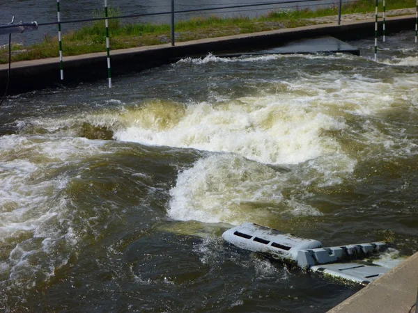 Canal de entrenamiento de agua salvaje en praga —  Fotos de Stock