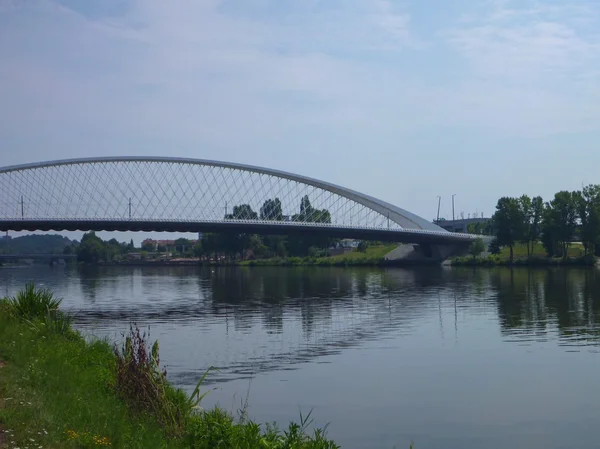 Νέα γέφυρα στην troja Πράγα στην Τσεχική Δημοκρατία — Φωτογραφία Αρχείου