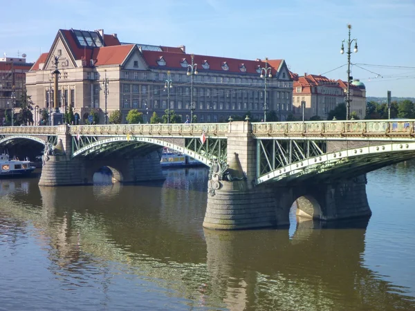 Panorama över Prag stad med vltava floden — Stockfoto