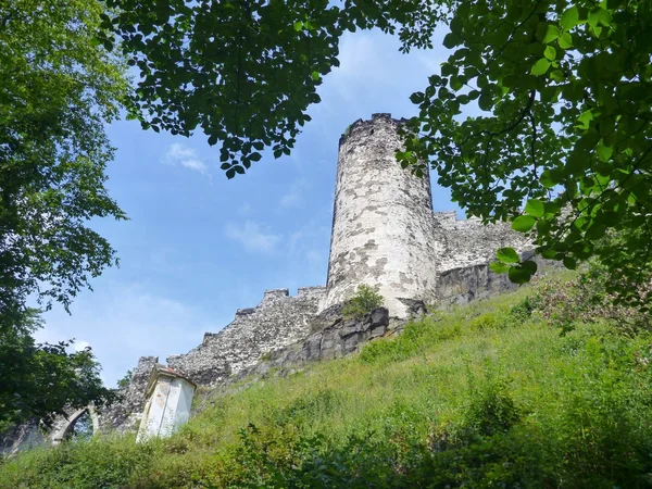 Bezdez slottsruin i norra Böhmen — Stockfoto