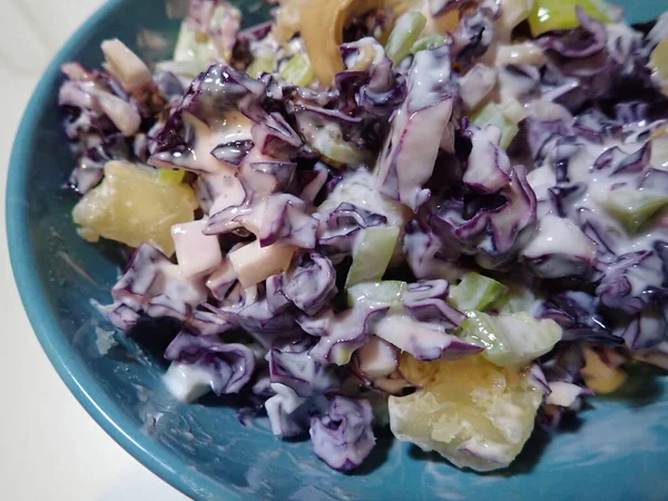 Taze Lahana Biber Salatası — Stok fotoğraf