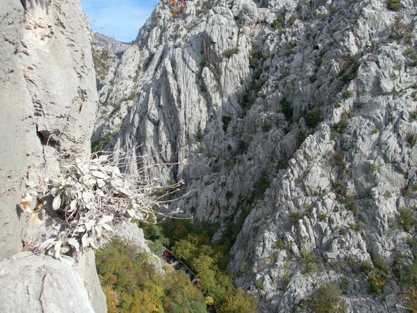 Hırvatistan 'ın Velebit Dağları' ndaki meşhur doğal park Paklenica geçidi