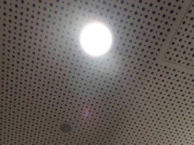 Alçıtaşı tavan akustiğinin yeniden yapılandırılması