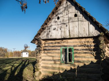 Jindrichovice kapsülündeki eski Çelik yel değirmeni.
