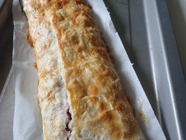 Tillagning Hemlagad Äppelstrudel Köket — Stockfoto