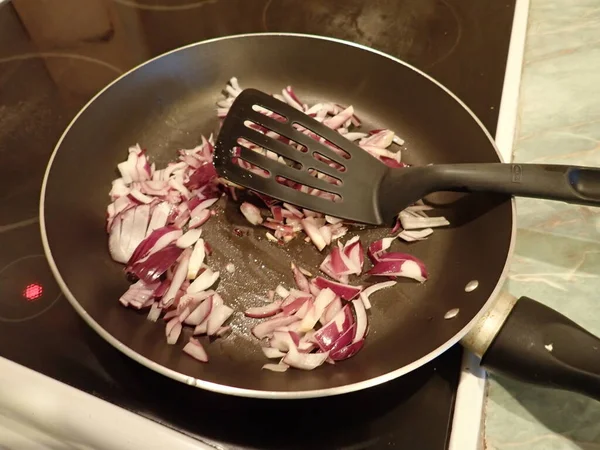 Coking Red Onion Pieces Frying Pan — Stock Photo, Image