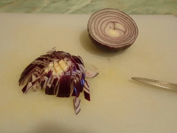 Mitades Cebolla Roja Tablero Acutting Cocina —  Fotos de Stock