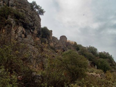 Trebenna 'nın harabesi antik şehir Antalya' nın yukarısındaki dağlarda Türkiye 'de tarihi bir lisyen usulü.