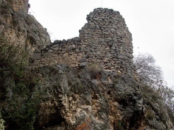 トルコの古代都市トレベンナを破壊しましたアンタルヤの上の山の中で — ストック写真