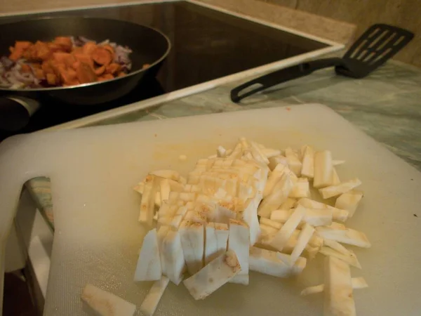 Warzywa Białej Desce Gotowania — Zdjęcie stockowe