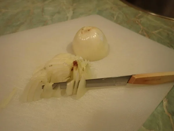 Schneiden Von Frischem Rohem Gemüse Für Eine Suppe Auf Einem — Stockfoto