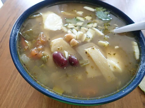 Portie Een Kom Van Een Smakelijke Groentesoep — Stockfoto