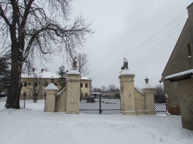 Eski terk edilmiş şato Chotebuz, Czechia 'da