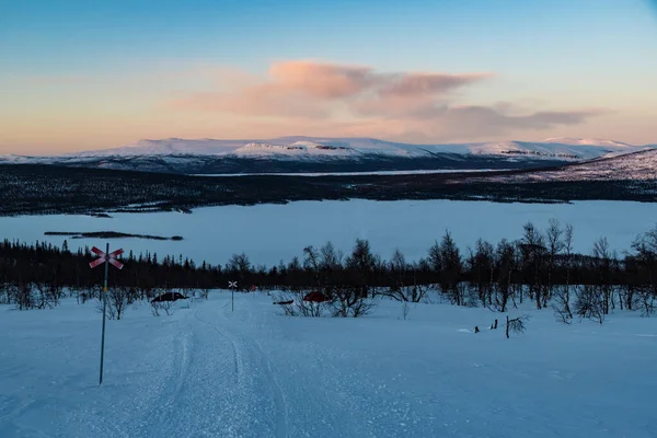 瑞典萨列克国家公园美丽的野生雪地冬季景观 — 图库照片