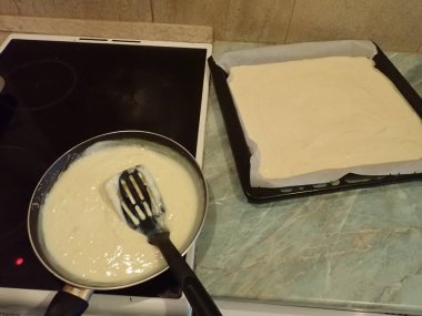 Ev yapımı meyveli pasta için mutfak hazırlığı