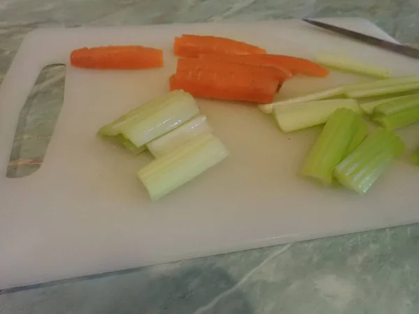 Couper Les Légumes Dans Cuisine Pour Préparation Des Aliments — Photo