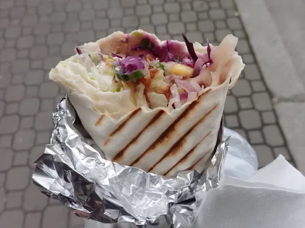 Rua Levar Comida Rápida Kebab Tortilla Wrap — Fotografia de Stock