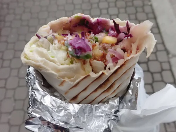 Gatan Bort Snabbmat Kebab Tortilla Wrap — Stockfoto