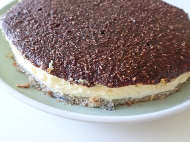 Tatlı, yuvarlak, ev yapımı çikolatalı pasta pişirmek.