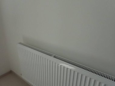 Basit beyaz iç ısıtma panelinin ayrıntıları