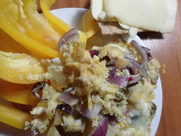 Porción Ensalada Verduras Tibias Con Huevos Queso —  Fotos de Stock